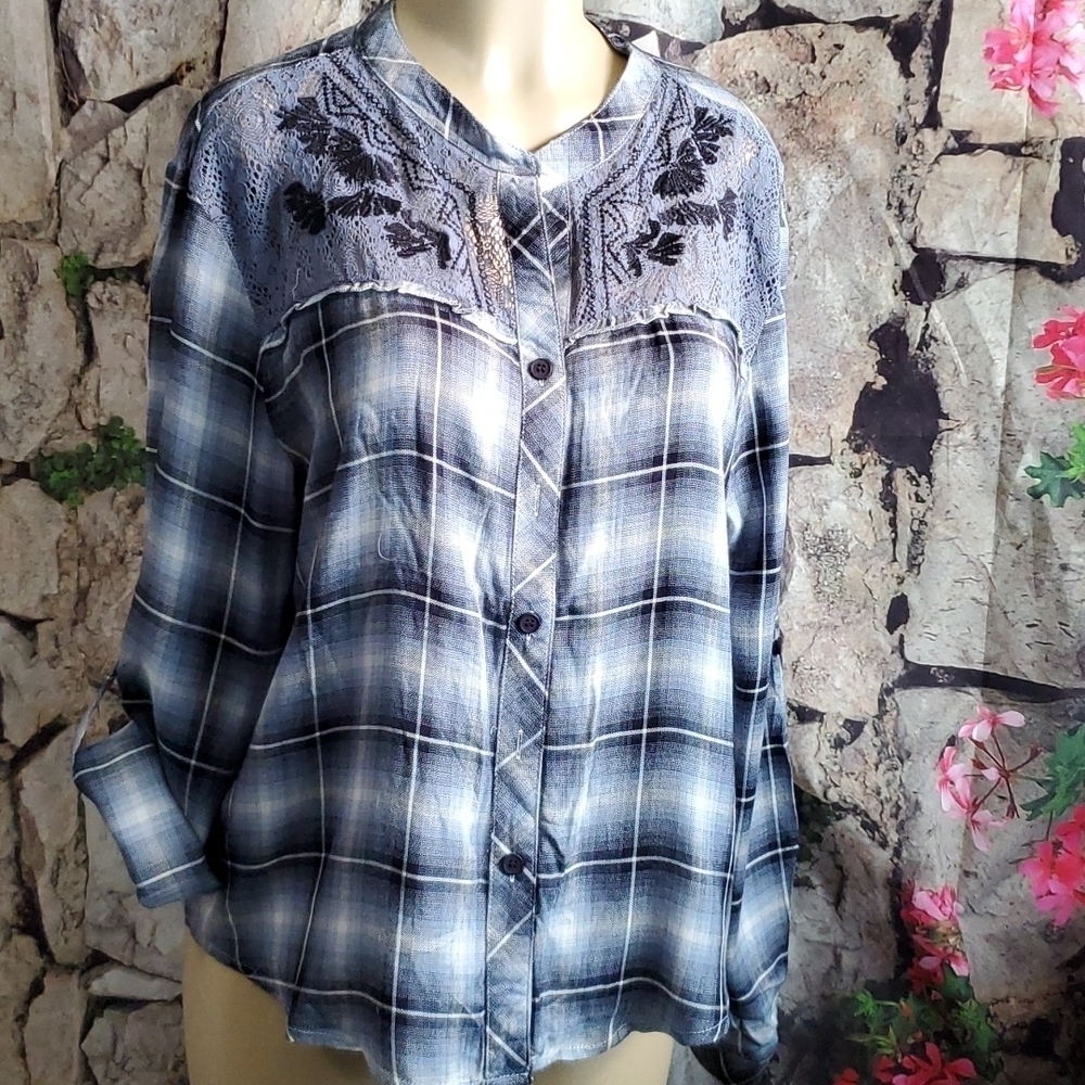 NWT Hazel Plaid shirt with lace detail size S